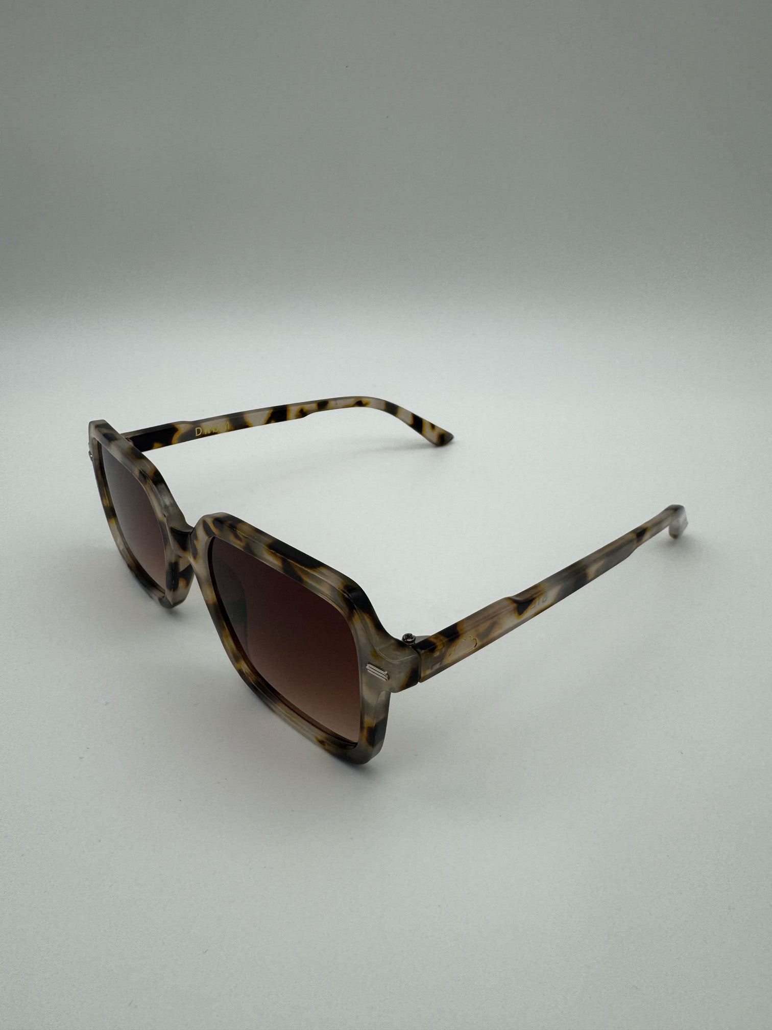 Steve - Light Tortoise