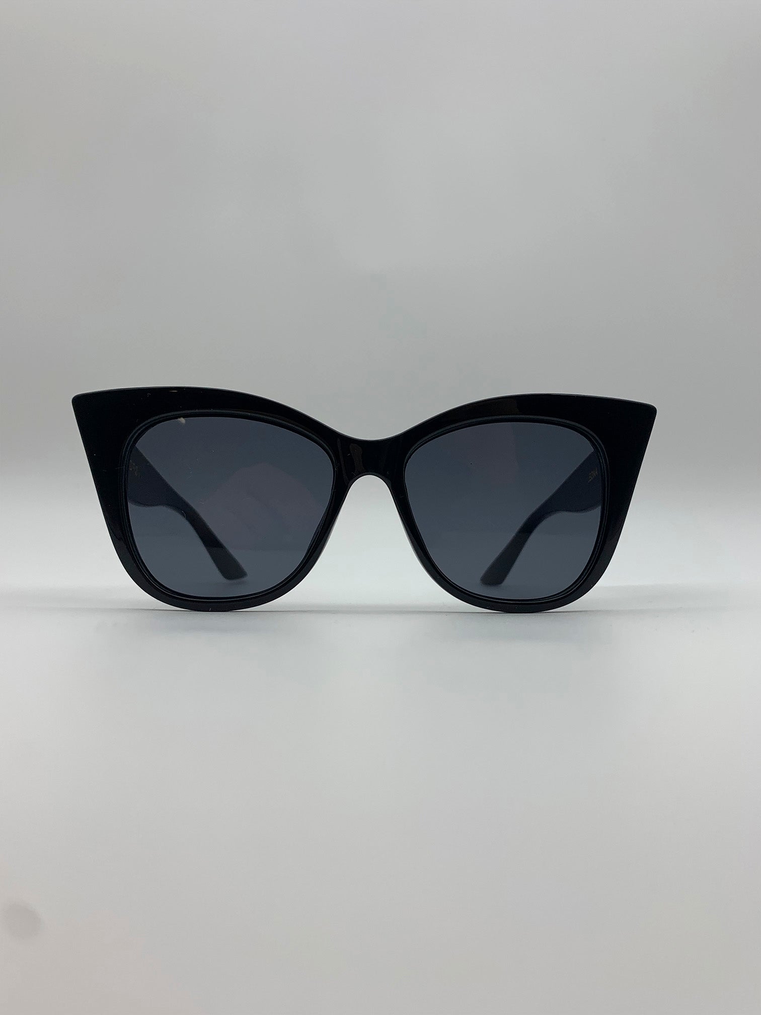 Leona - Black